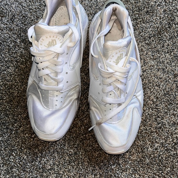 Women’s Nike Huaraches - Picture 6 of 6